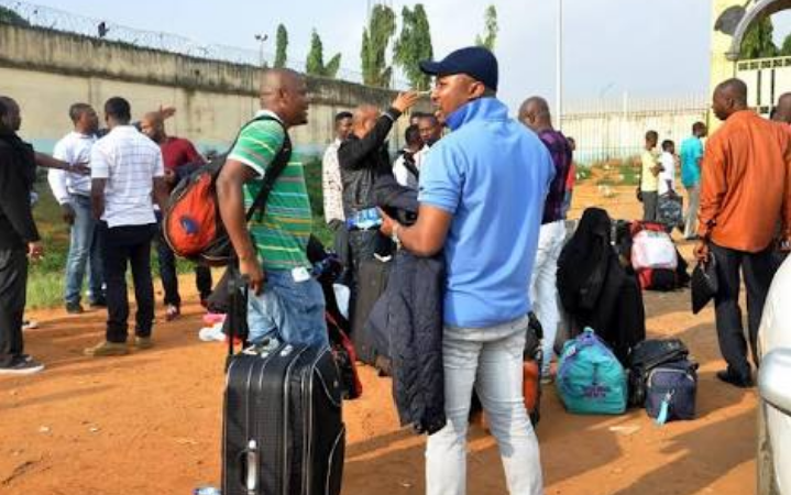 South Africa Deports Nigerians For criminal offences.