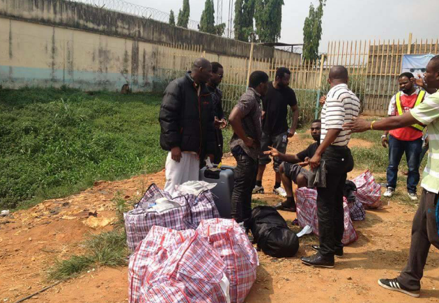 UK Deports Nigerians Over Fake documents.