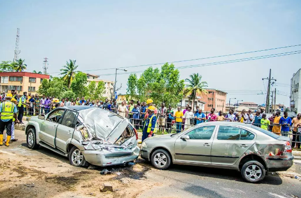 Death Averted As Truck Falls On Vehicles In Lagos